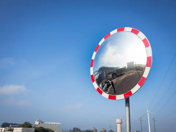 Gökyüzü yansıma cam