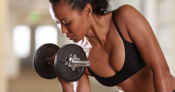 Strong Mixed Race Asian Woman Doing Bicep Curls Gym — Stock Photo, Image