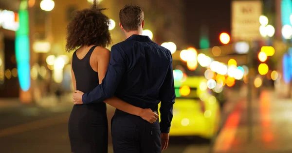 Vue Arrière Couple Romantique Regardant Les Veilleuses Ville — Photo