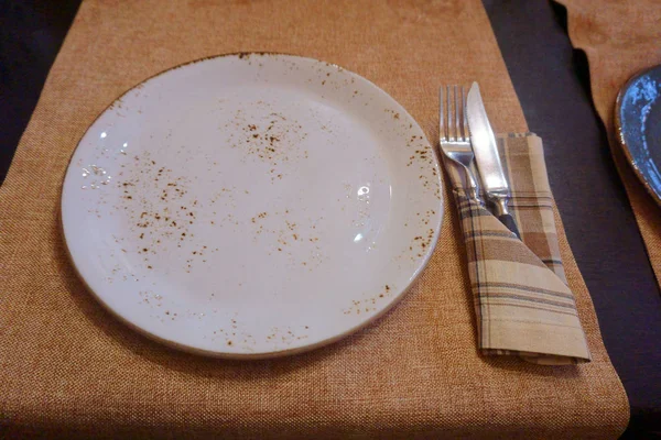 Посуда в ресторане — стоковое фото