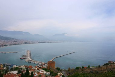deniz manzarası ile Alanya Şehir ön planda