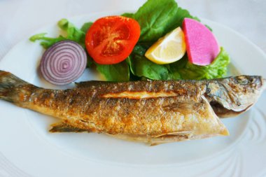 lezzetli ve faydalı kızarmış balık 