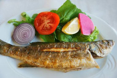 lezzetli ve faydalı kızarmış balık 