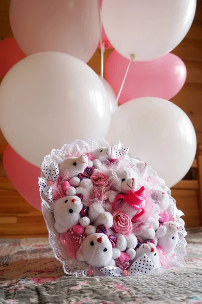 Ursinhos de pelúcia para meninas, balões, presente — Fotografia de Stock