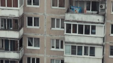 Yüksek binalar ile şehrin panoramik görünüm.