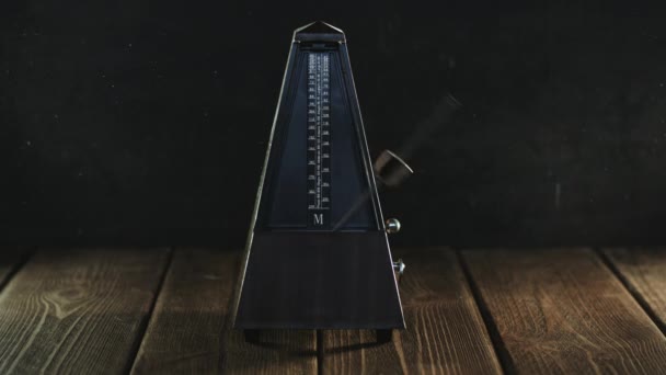 Vintage metronome beats the rhythm — Stock Video