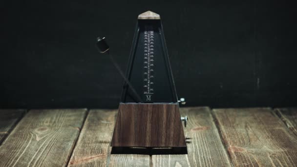 Vintage metronome beats the rhythm — Stock Video