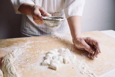 İki elim hamur et köfte için yapma.