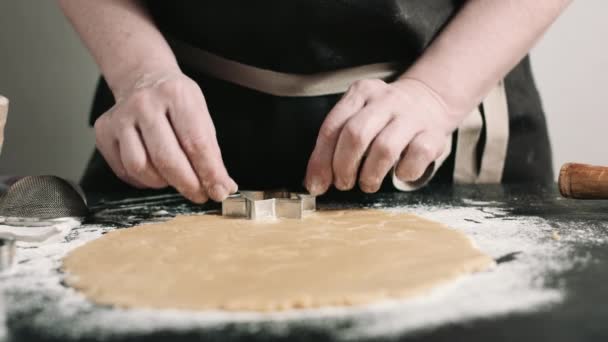 Cook κόψτε ζύμη για τα μπισκότα — Αρχείο Βίντεο