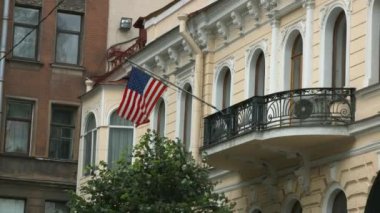 Amerika Birleşik Devletleri rüzgarda sallayarak bayrak