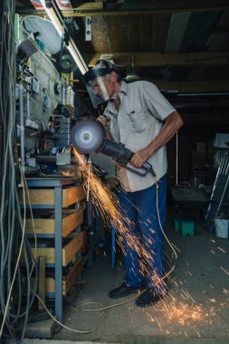 Komuta sizde açı öğütücü ile çalışma