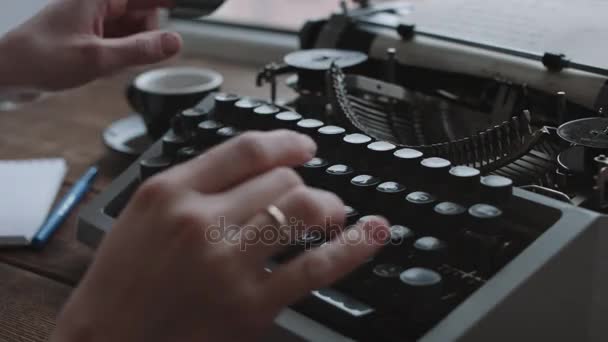 Schreibmaschine im Retro-Stil. — Stockvideo