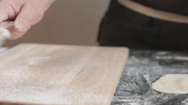 İki elim hamur et köfte için yapma.