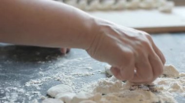 İki elim hamur et köfte için yapma.