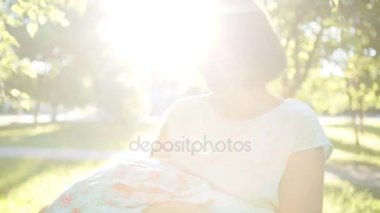 Mutlu anne ve çocuk eğleniyor