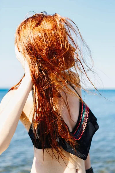 Sensuale ragazza in costume da bagno — Foto Stock