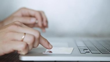 Alışveriş online, kredi kartı ile ödeme