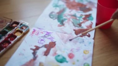 Kağıt üzerine suluboya ile boyama.