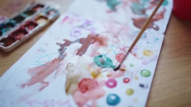 Kağıt üzerine suluboya ile boyama.