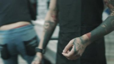 Kuaför müşteri sakal tıraş.