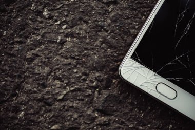 Bozuk ekranlı akıllı telefon.