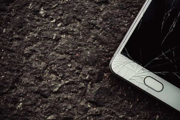 Bozuk ekranlı akıllı telefon.