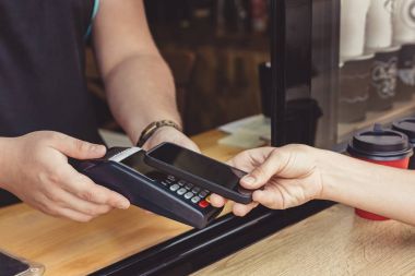 Ödeme kişi Nfc kullanarak akıllı telefon ödeme