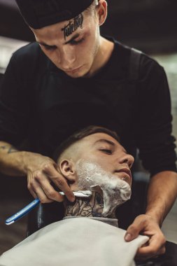 Tıraş istemci berber