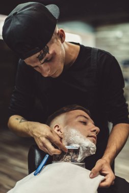 Tıraş istemci berber