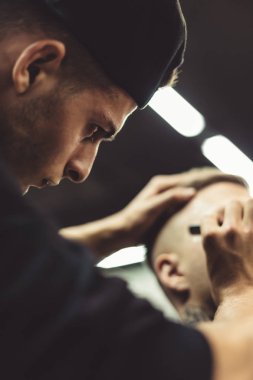 Kırpma stilist tıraş istemci