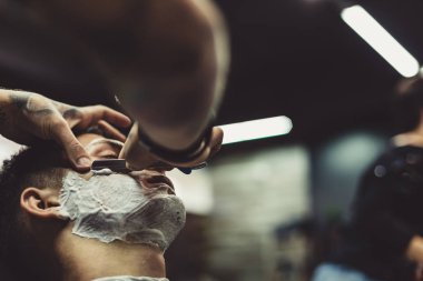 Tıraş istemci berber