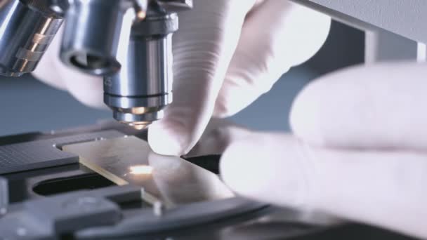 gros plan du microscope 