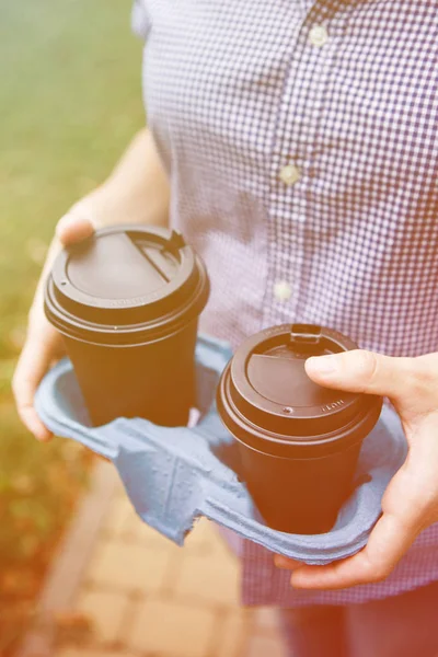 Erntehelfer mit Kaffeetassen — Stockfoto