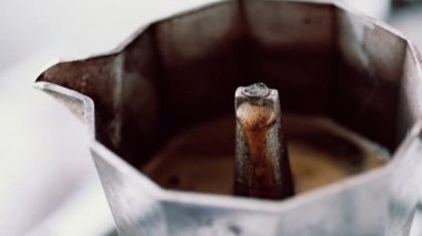 Mutfak Şofben kahve makinesi kahve hazırlama