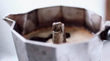 Mutfak Şofben kahve makinesi kahve hazırlama