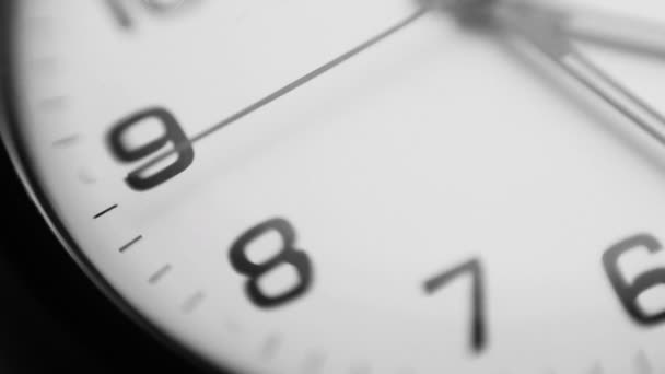 Ρολόι, λεπτό, δευτερόλεπτο και ώρα τα χέρια κινούνται αργά. — Αρχείο Βίντεο