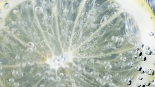 Citron v sodové vody. — Stock video