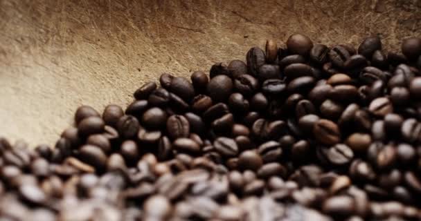 Plan au ralenti des grains de café — Video