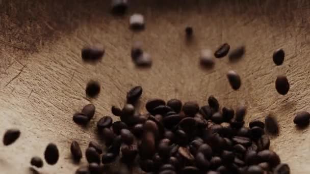 Slow motion shot av kaffebönor — Stockvideo