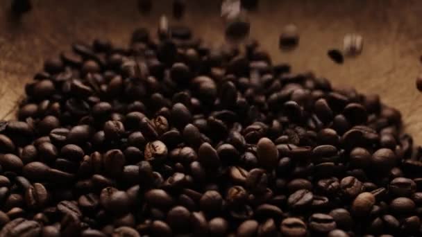 Slow-motion shot van koffiebonen — Stockvideo