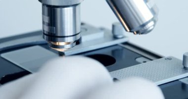 Test örneği laboratuvar mikroskop altında incelenmesi.