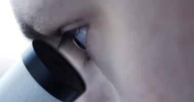 Test örneği laboratuvar mikroskop altında incelenmesi.