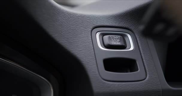 Кнопка запуска двигателя транспортного средства — стоковое видео