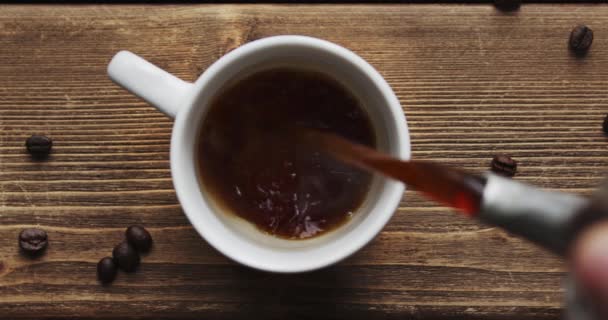 Coffee pour into cup from big coffee maker — Stock video