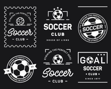 Futbol rozeti siyah bir arka plan üzerinde beyaz ayarla