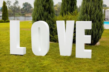 Güzel düğün tablo çiçek dekorasyonu ile