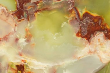 Hafifleyen dilimleri oniks mermer. Yatay görüntü. Sıcak yeşil renkler. Güzel arka plan yakından