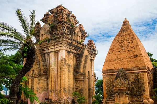 Brick cham towers Ponagar in Nha Trang, Vietnam — Stok fotoğraf