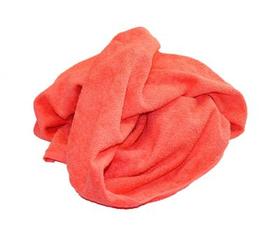 beyaz izole kırmızı renkli havlu