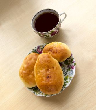 taze tek pişmiş kabarık sıcak pasta portakal ile yağlanmış yalan üzerinde kabuk 